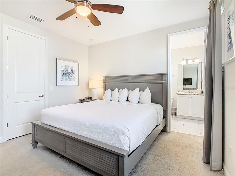 For Sale: $710,000 (5 beds, 5 baths, 2945 Square Feet)