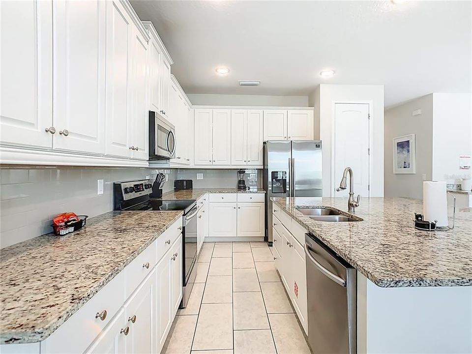 For Sale: $710,000 (5 beds, 5 baths, 2945 Square Feet)