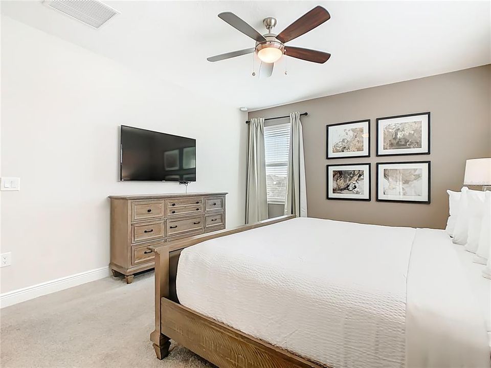 For Sale: $710,000 (5 beds, 5 baths, 2945 Square Feet)