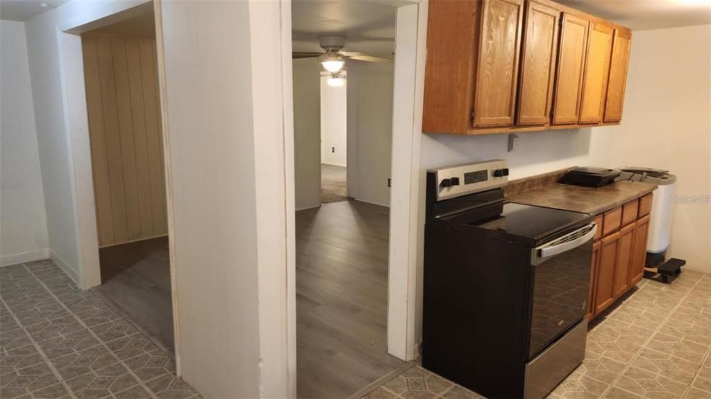 На продажу: $173,000 (3 спален, 1 ванн, 824 Квадратных фут)