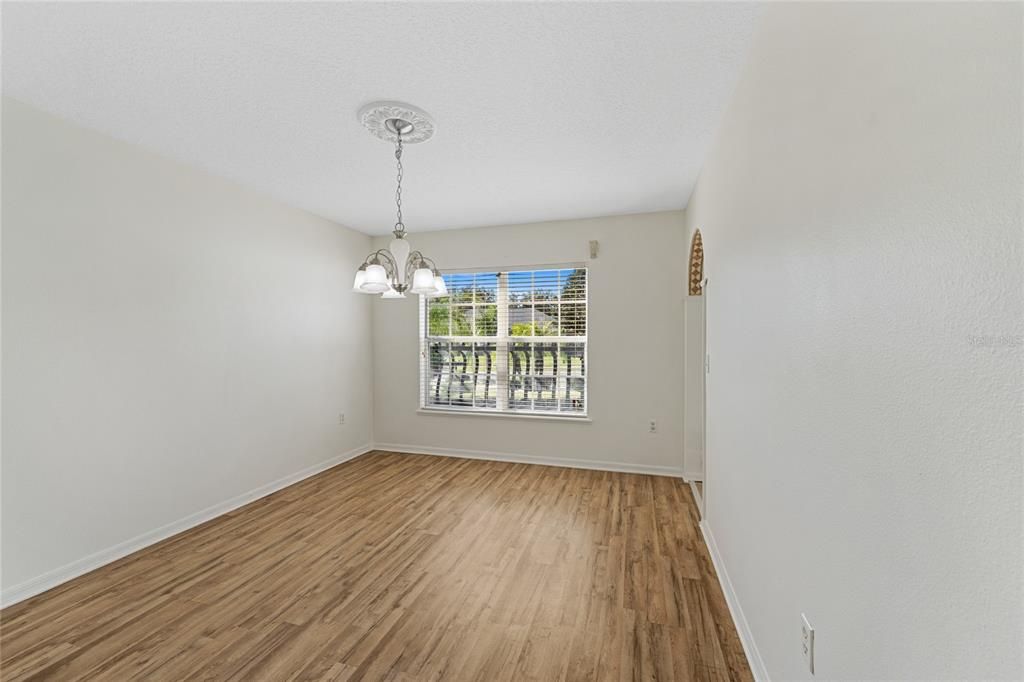 待售: $449,999 (5 贝兹, 3 浴室, 2320 平方英尺)