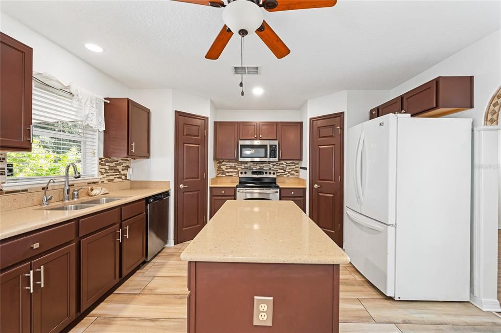 待售: $449,999 (5 贝兹, 3 浴室, 2320 平方英尺)