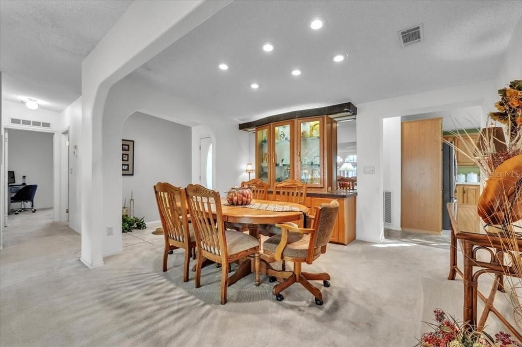 For Sale: $168,500 (2 beds, 2 baths, 1510 Square Feet)