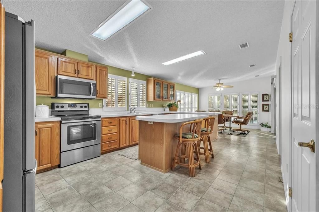 For Sale: $168,500 (2 beds, 2 baths, 1510 Square Feet)