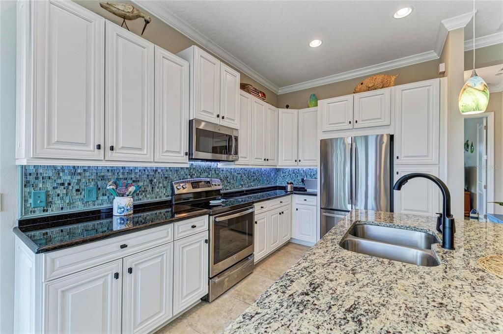 For Sale: $899,000 (2 beds, 2 baths, 1616 Square Feet)