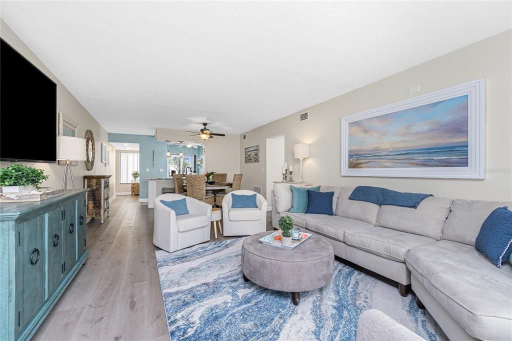 En Venta: $589,900 (2 camas, 2 baños, 1161 Pies cuadrados)