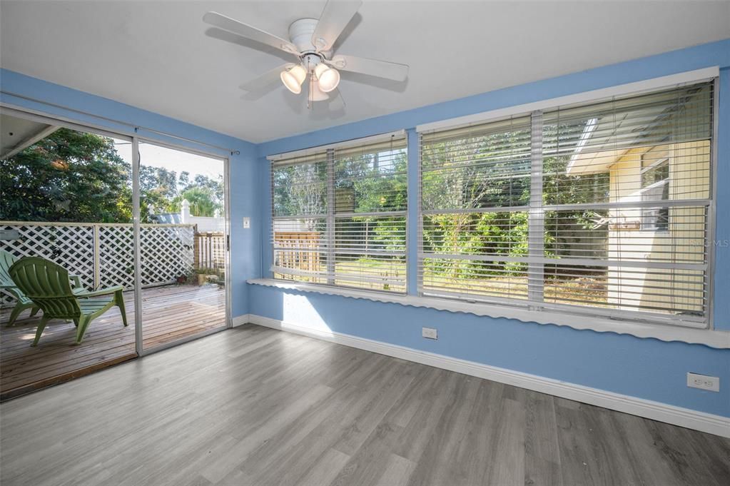 En Venta: $399,000 (3 camas, 2 baños, 1216 Pies cuadrados)