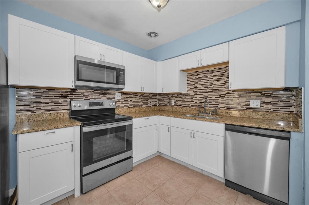 En Venta: $399,000 (3 camas, 2 baños, 1216 Pies cuadrados)