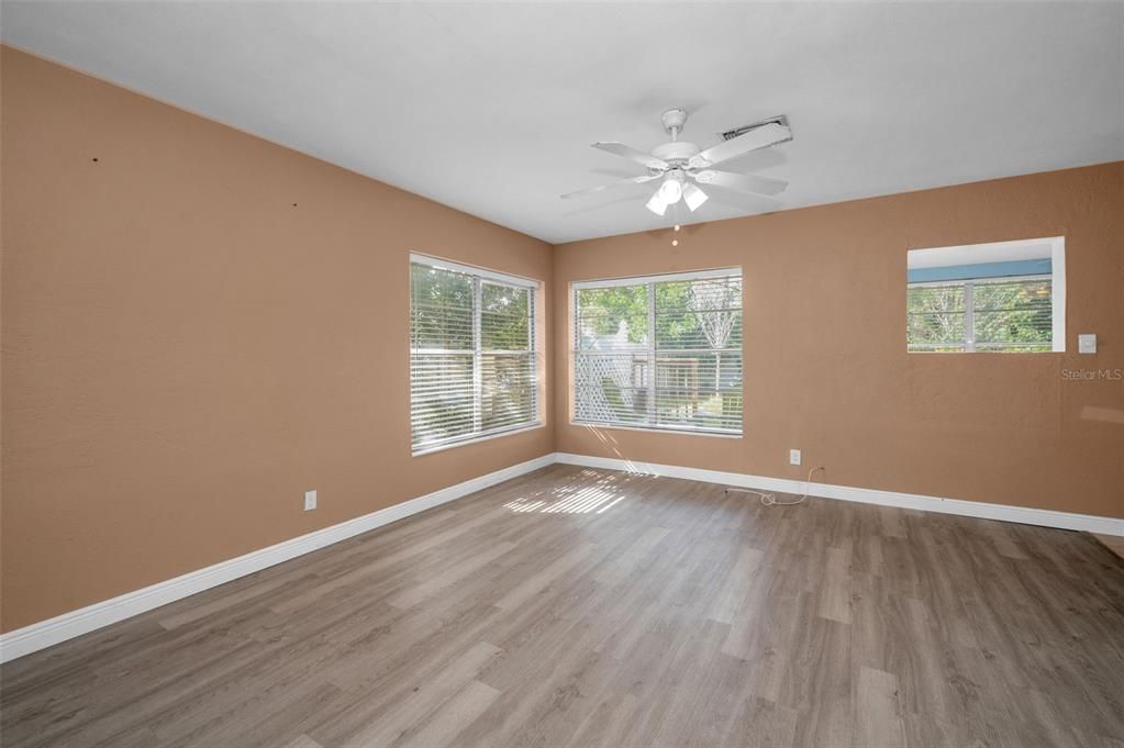 En Venta: $399,000 (3 camas, 2 baños, 1216 Pies cuadrados)