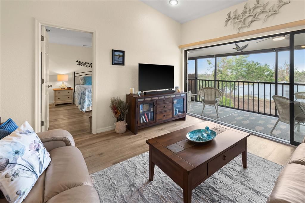 На продажу: $225,000 (2 спален, 2 ванн, 950 Квадратных фут)