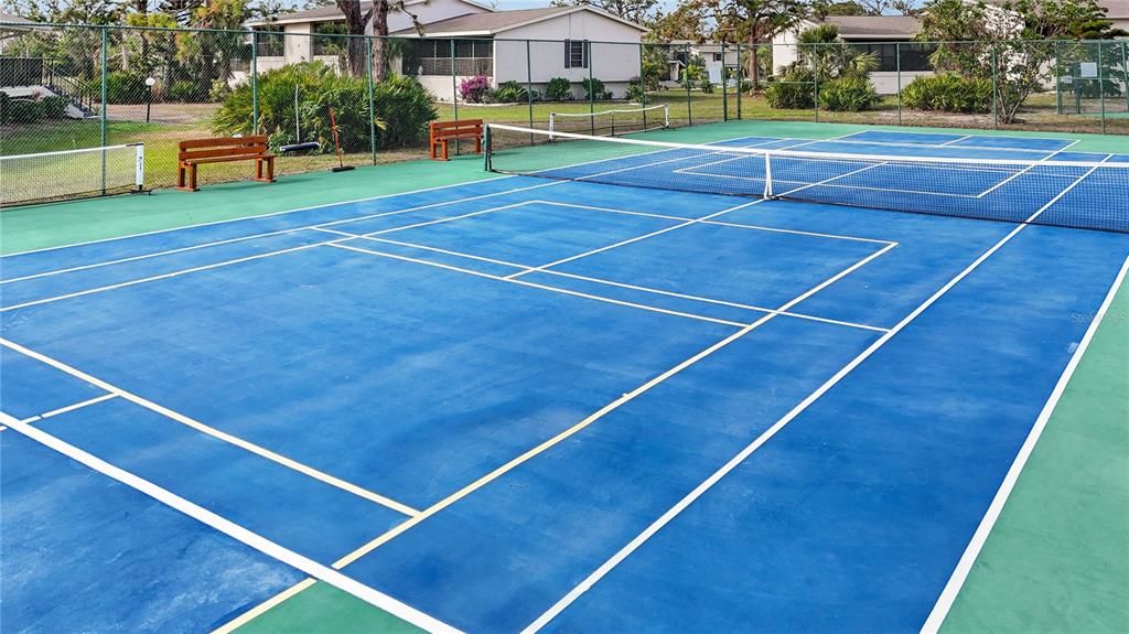 На продажу: $225,000 (2 спален, 2 ванн, 950 Квадратных фут)