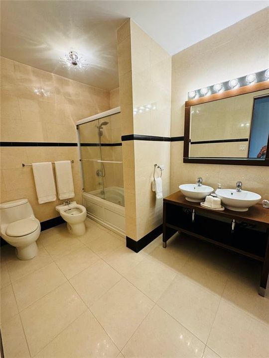 出租: $4,000 (3 贝兹, 2 浴室, 1835 平方英尺)