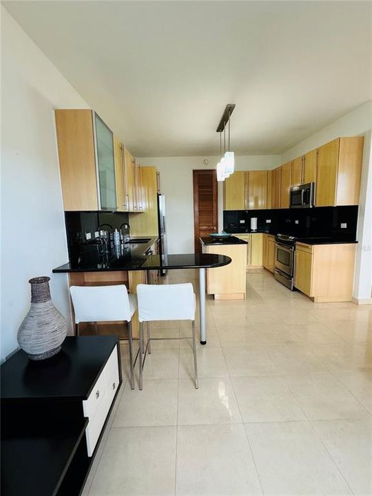 出租: $4,000 (3 贝兹, 2 浴室, 1835 平方英尺)