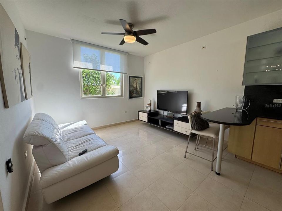 出租: $4,000 (3 贝兹, 2 浴室, 1835 平方英尺)