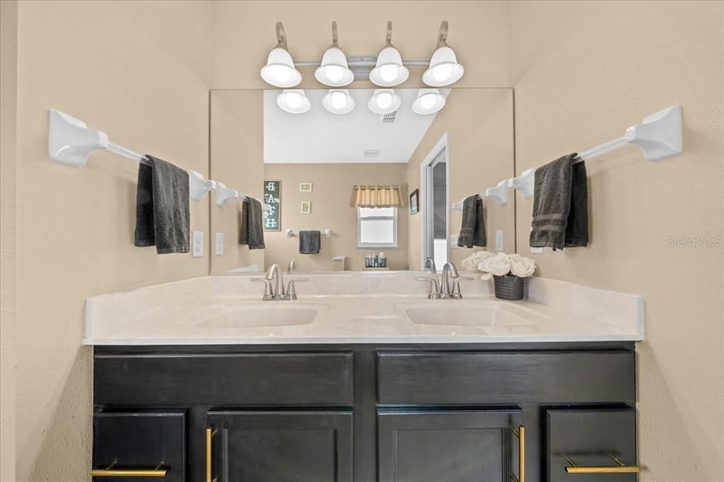 For Sale: $365,000 (3 beds, 2 baths, 2223 Square Feet)