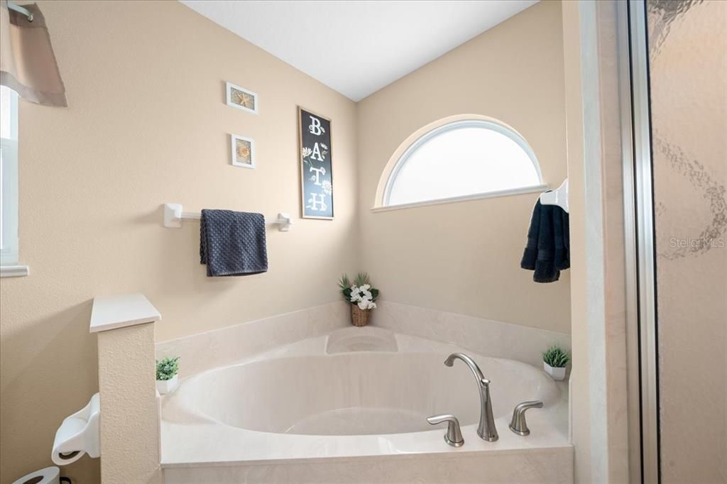 For Sale: $365,000 (3 beds, 2 baths, 2223 Square Feet)