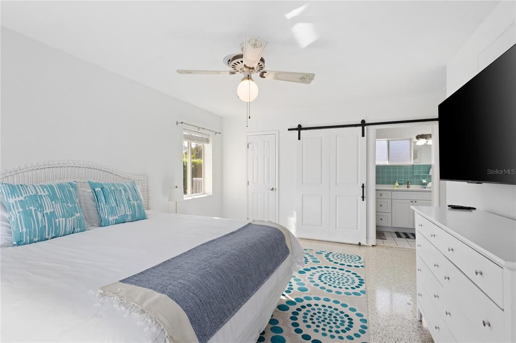 待售: $2,100,000 (4 贝兹, 3 浴室, 2587 平方英尺)