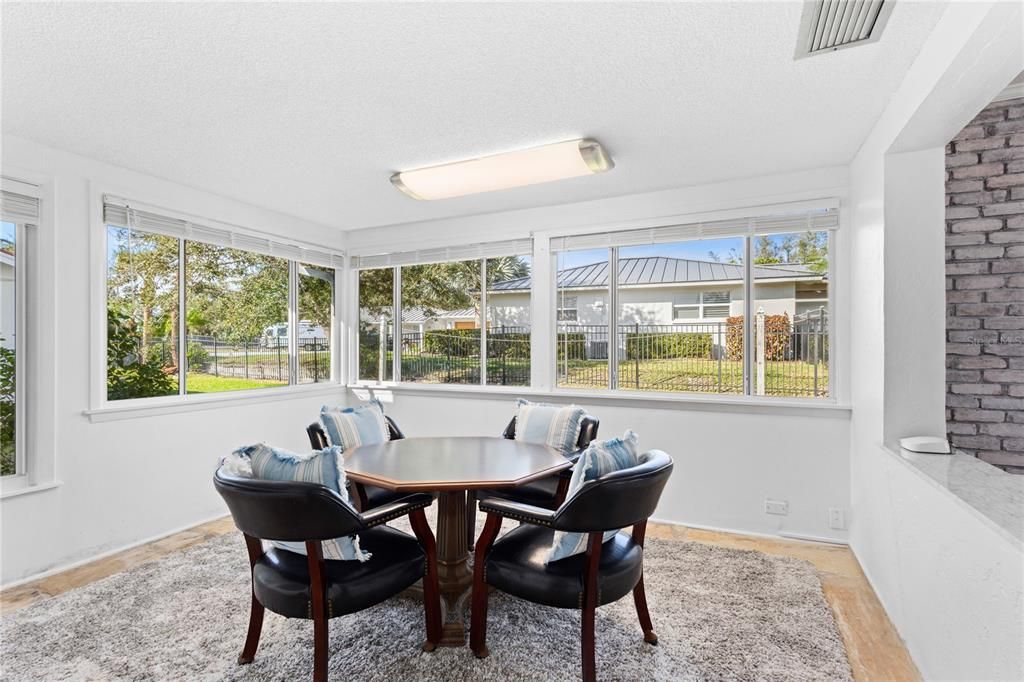 待售: $2,100,000 (4 贝兹, 3 浴室, 2587 平方英尺)