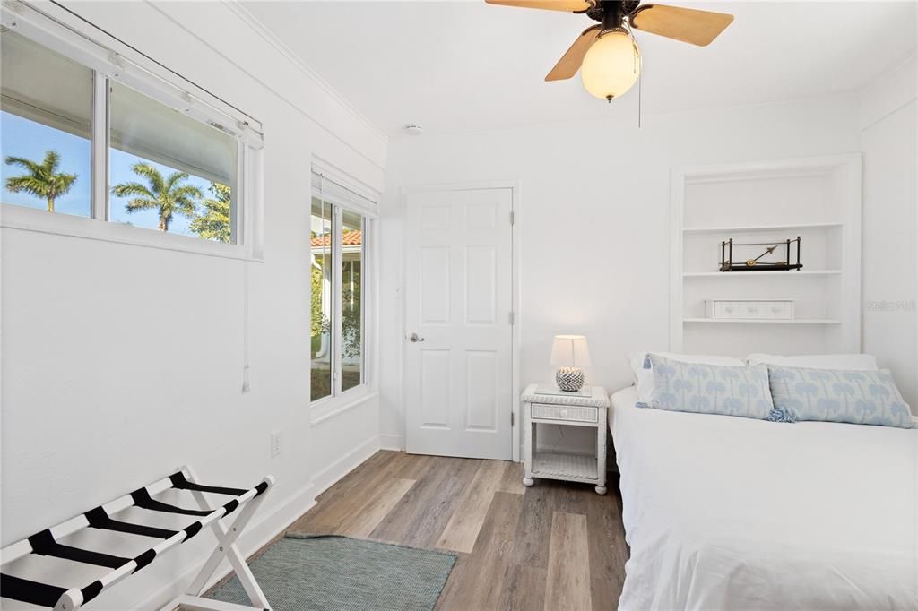 待售: $2,100,000 (4 贝兹, 3 浴室, 2587 平方英尺)