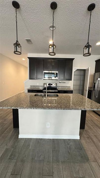 出租: $2,850 (4 贝兹, 3 浴室, 2037 平方英尺)