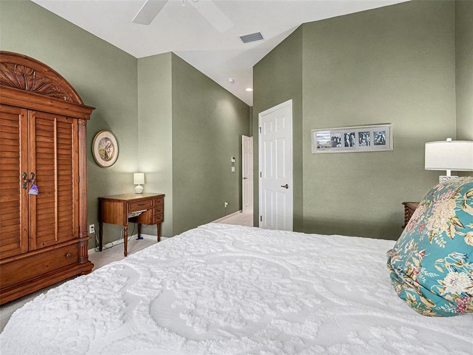 For Sale: $299,000 (2 beds, 2 baths, 1577 Square Feet)