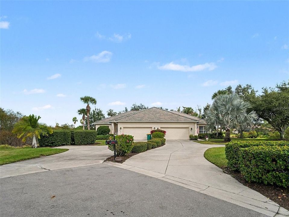 For Sale: $299,000 (2 beds, 2 baths, 1577 Square Feet)