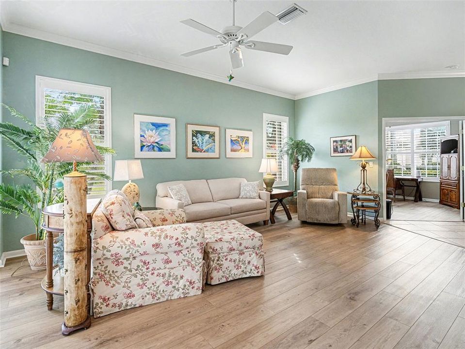 For Sale: $299,000 (2 beds, 2 baths, 1577 Square Feet)