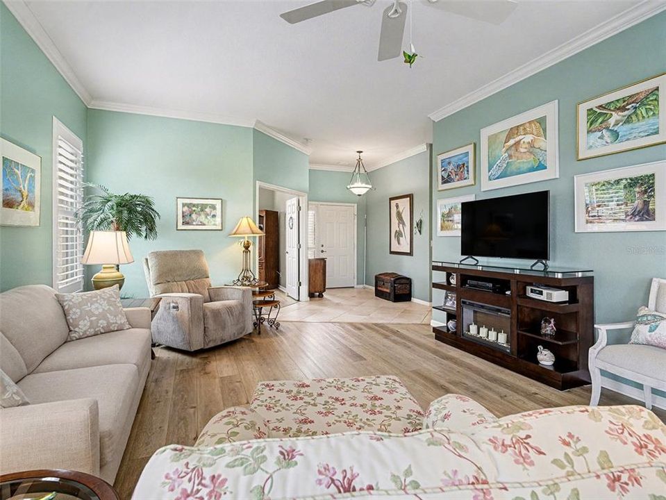 For Sale: $299,000 (2 beds, 2 baths, 1577 Square Feet)