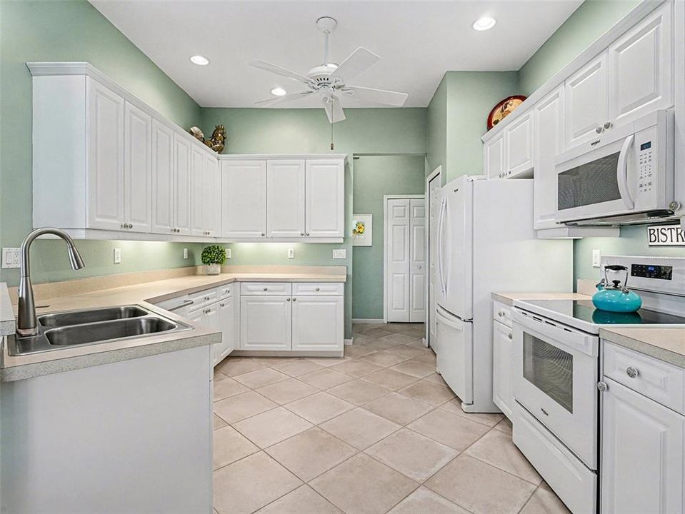 For Sale: $299,000 (2 beds, 2 baths, 1577 Square Feet)