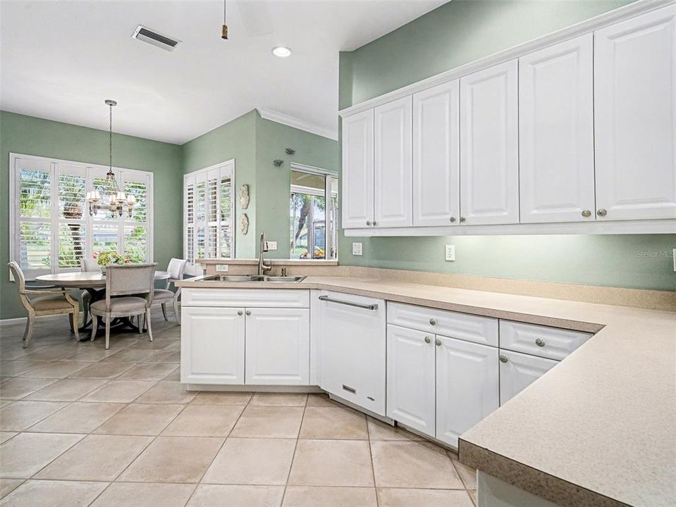 For Sale: $299,000 (2 beds, 2 baths, 1577 Square Feet)