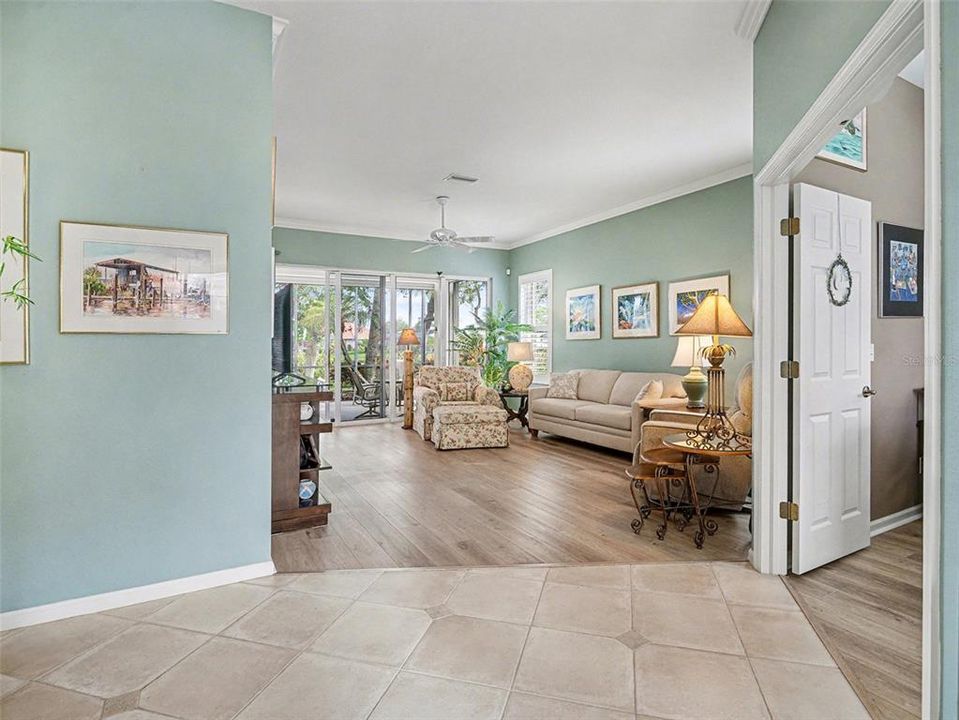 For Sale: $299,000 (2 beds, 2 baths, 1577 Square Feet)