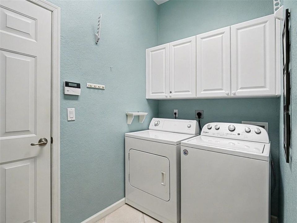 For Sale: $299,000 (2 beds, 2 baths, 1577 Square Feet)