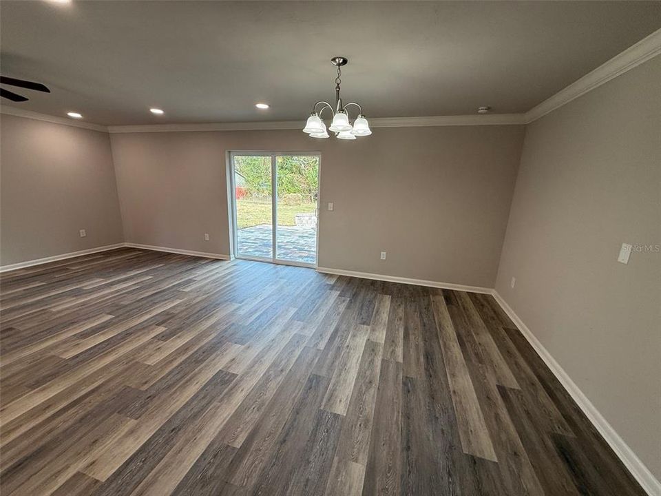 待售: $450,000 (4 贝兹, 3 浴室, 2016 平方英尺)