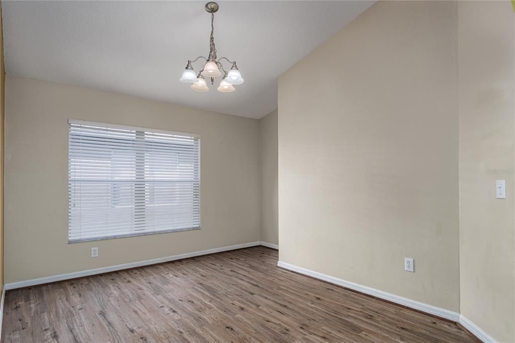 待售: $409,000 (4 贝兹, 3 浴室, 1799 平方英尺)