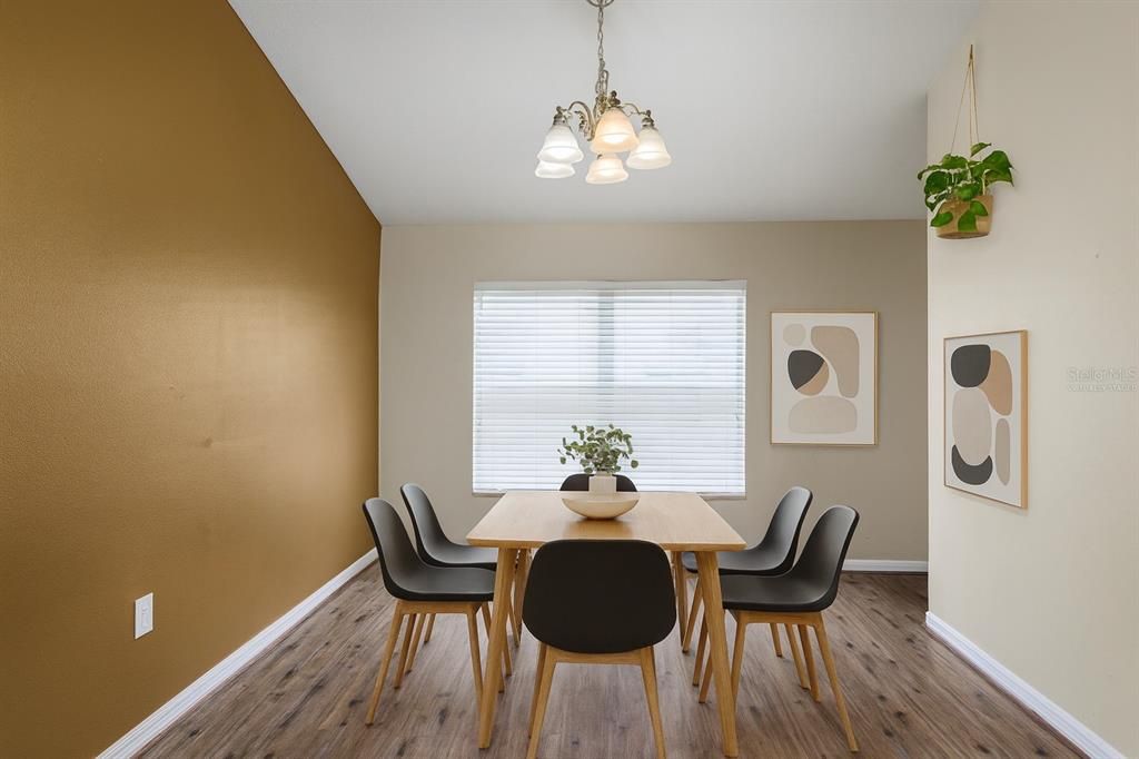 待售: $409,000 (4 贝兹, 3 浴室, 1799 平方英尺)