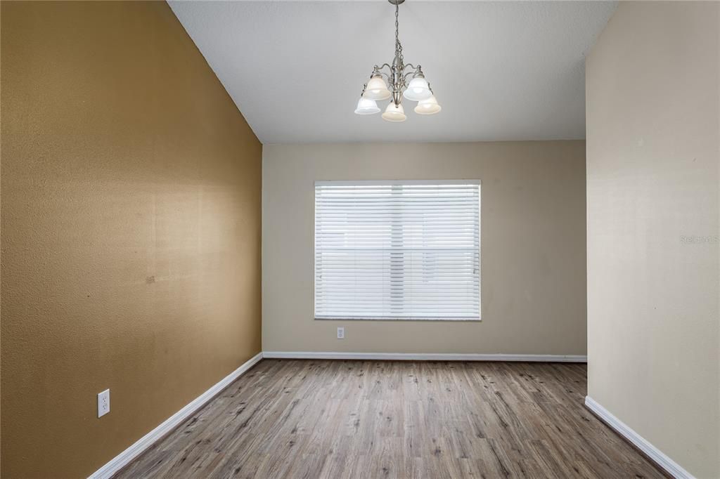 待售: $409,000 (4 贝兹, 3 浴室, 1799 平方英尺)