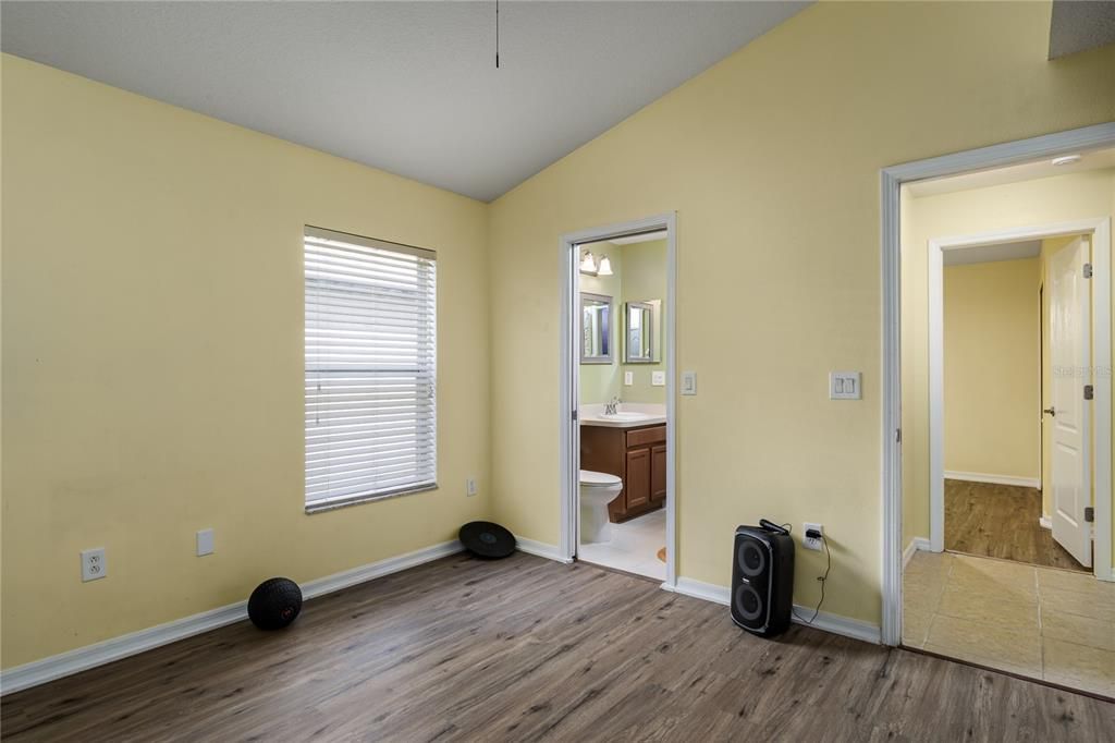 待售: $409,000 (4 贝兹, 3 浴室, 1799 平方英尺)