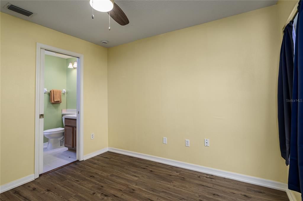 待售: $409,000 (4 贝兹, 3 浴室, 1799 平方英尺)