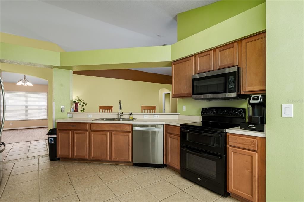 待售: $409,000 (4 贝兹, 3 浴室, 1799 平方英尺)