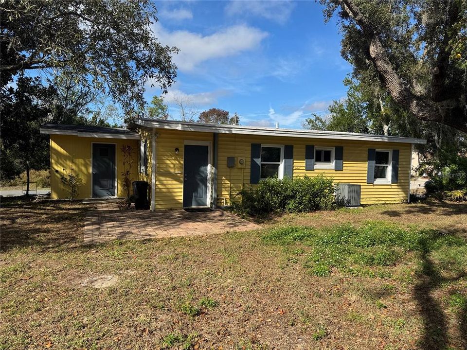 For Rent: $1,300 (3 beds, 1 baths, 900 Square Feet)