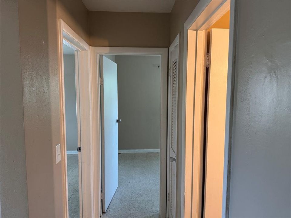 For Rent: $1,300 (3 beds, 1 baths, 900 Square Feet)