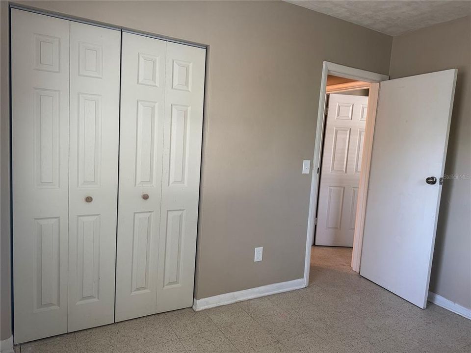 For Rent: $1,300 (3 beds, 1 baths, 900 Square Feet)