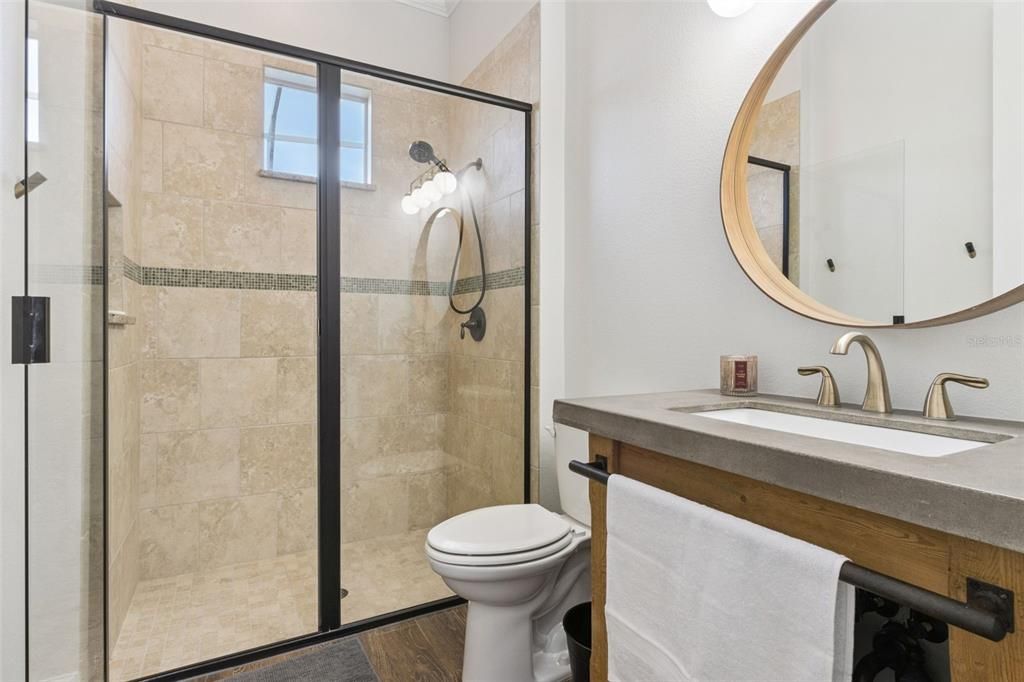 На продажу: $1,100,000 (6 спален, 4 ванн, 3882 Квадратных фут)