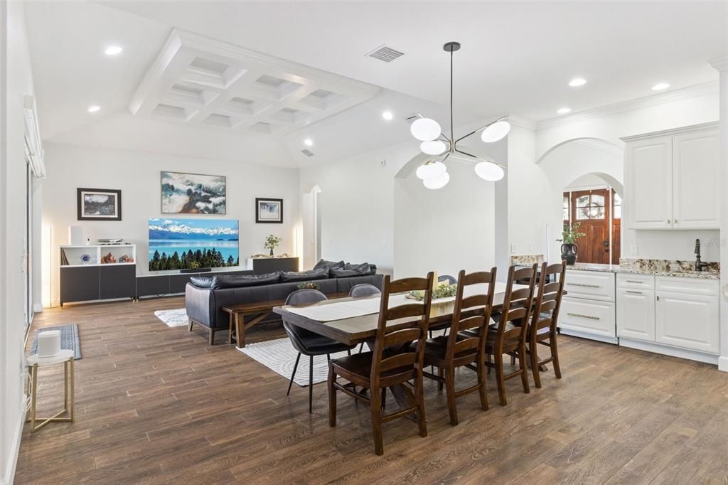 На продажу: $1,100,000 (6 спален, 4 ванн, 3882 Квадратных фут)