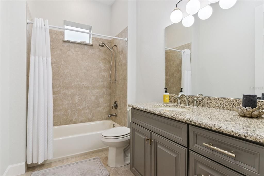 На продажу: $1,100,000 (6 спален, 4 ванн, 3882 Квадратных фут)