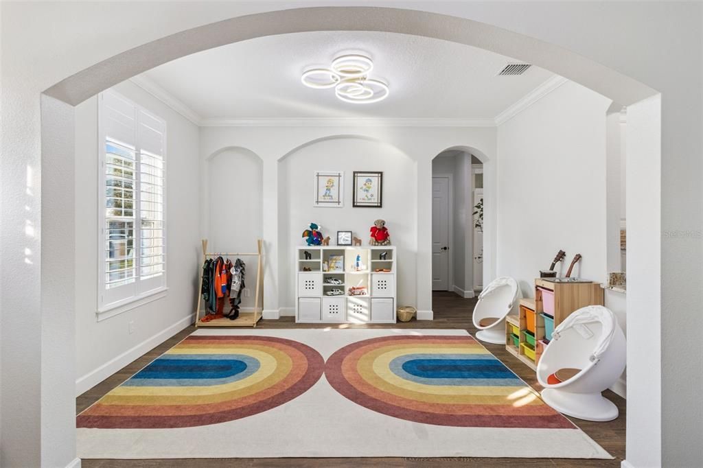 На продажу: $1,100,000 (6 спален, 4 ванн, 3882 Квадратных фут)