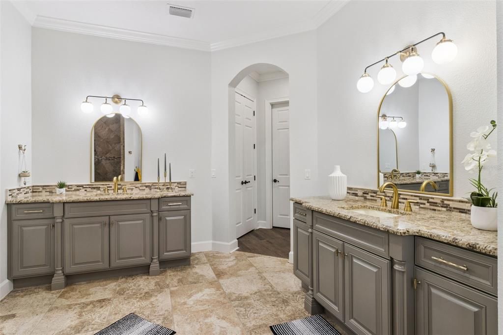 На продажу: $1,100,000 (6 спален, 4 ванн, 3882 Квадратных фут)