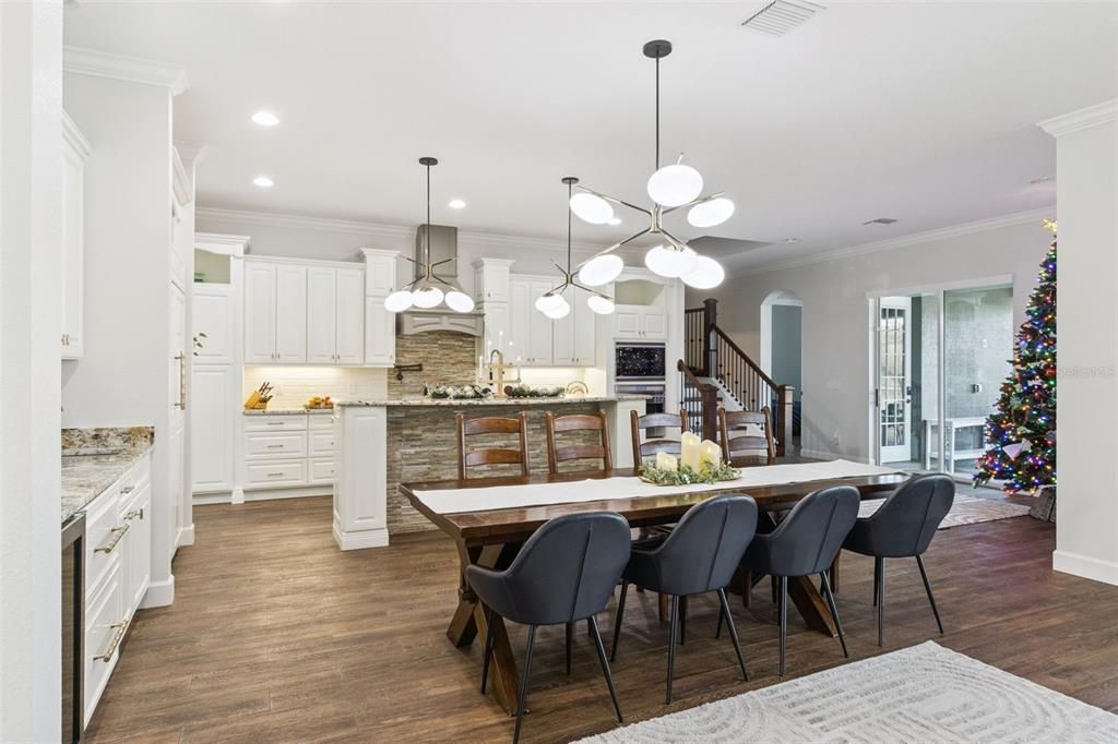 На продажу: $1,100,000 (6 спален, 4 ванн, 3882 Квадратных фут)