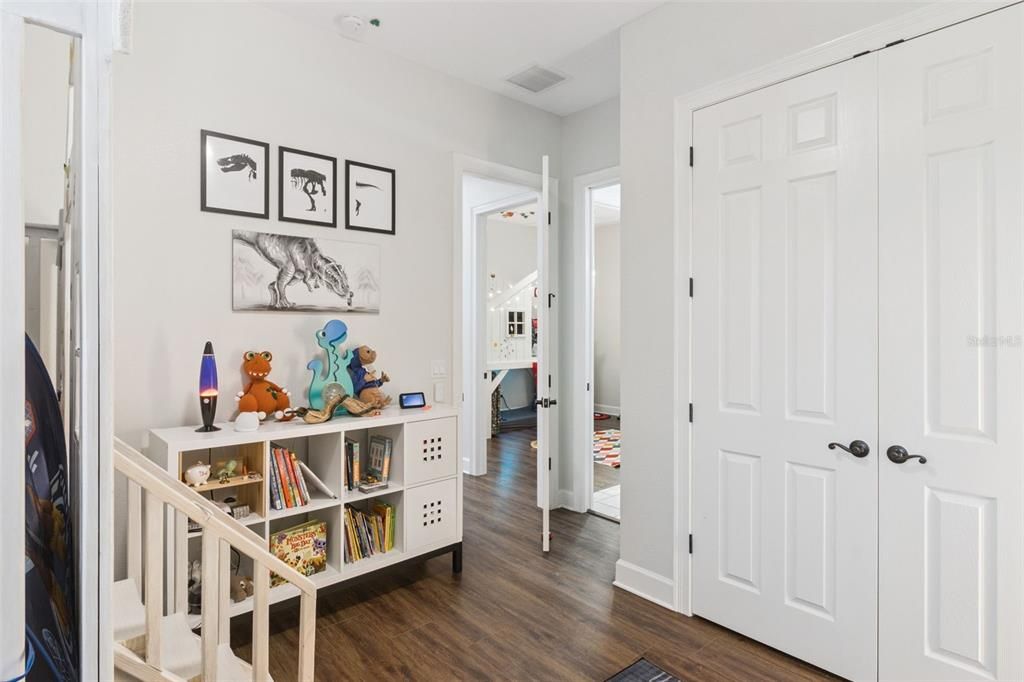 На продажу: $1,100,000 (6 спален, 4 ванн, 3882 Квадратных фут)