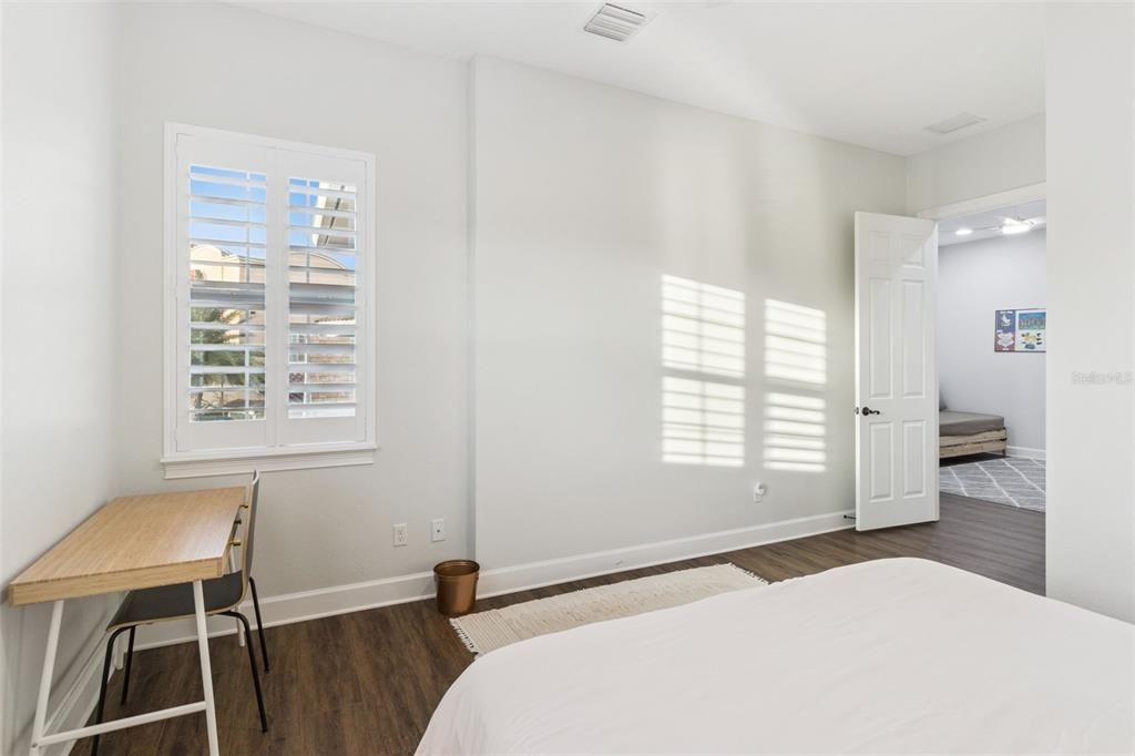 На продажу: $1,100,000 (6 спален, 4 ванн, 3882 Квадратных фут)